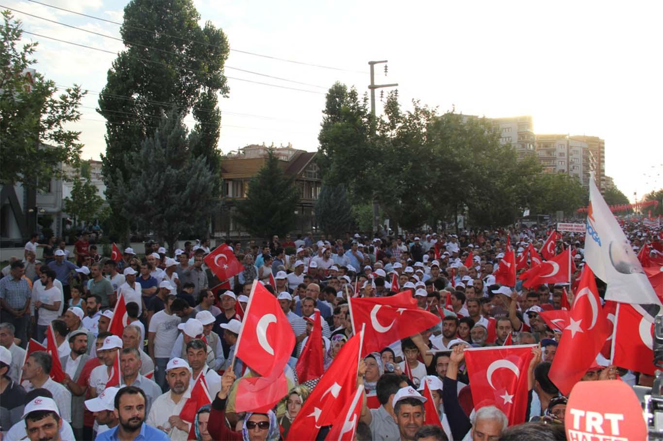 Diyarbakır’da 15 Temmuz yürüyüşü